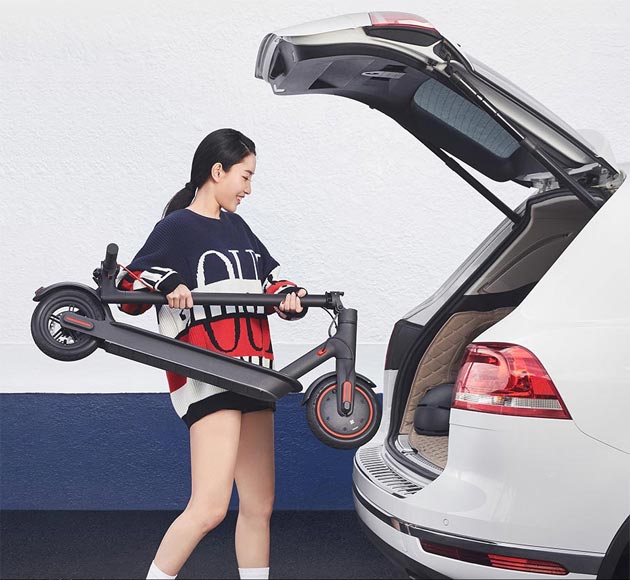 Xiaomi Mi Electric Scooter Pro - wkadana do baganika samochodu