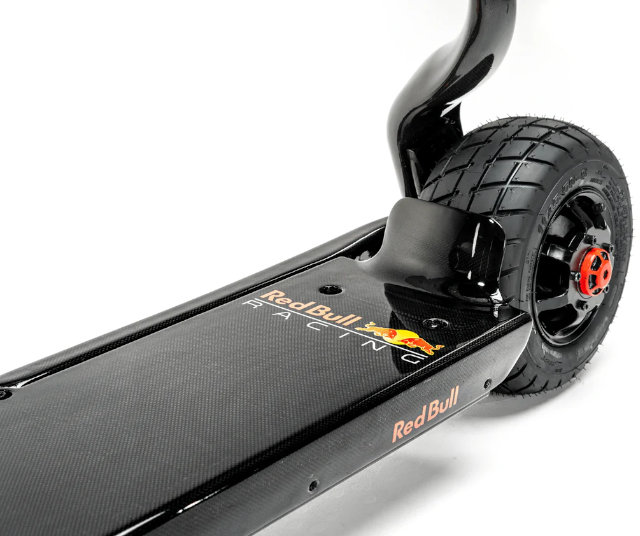 Red Bull Racing RBS#01 - widok na przednie koo