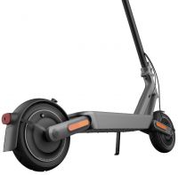 Xiaomi Electric Scooter 4 Ultra - widok na koa i podest