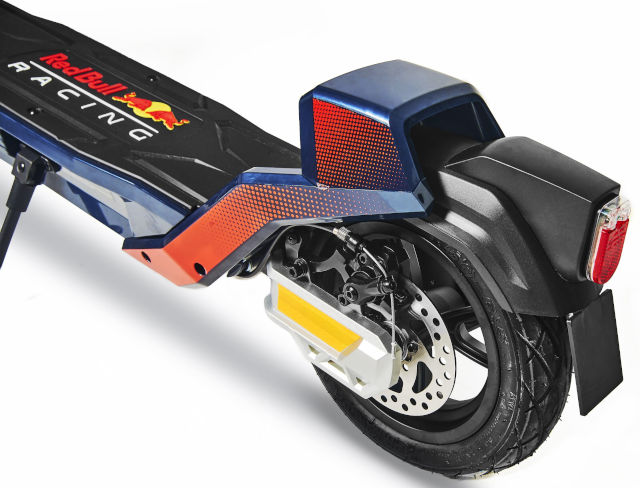 Red Bull Racing TEN TURBO - widok z góry na tylne koło